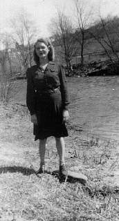 vera davion at parkston ny 1947.jpg